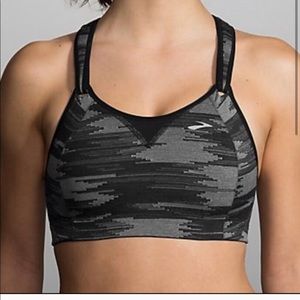 supportive sports bra made by Moving Comfort 32DD